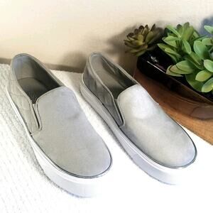 Guess Daylea Platform Sneaker Size 5.5 Gray/Silver Slip-On Faux Suede Comfy New